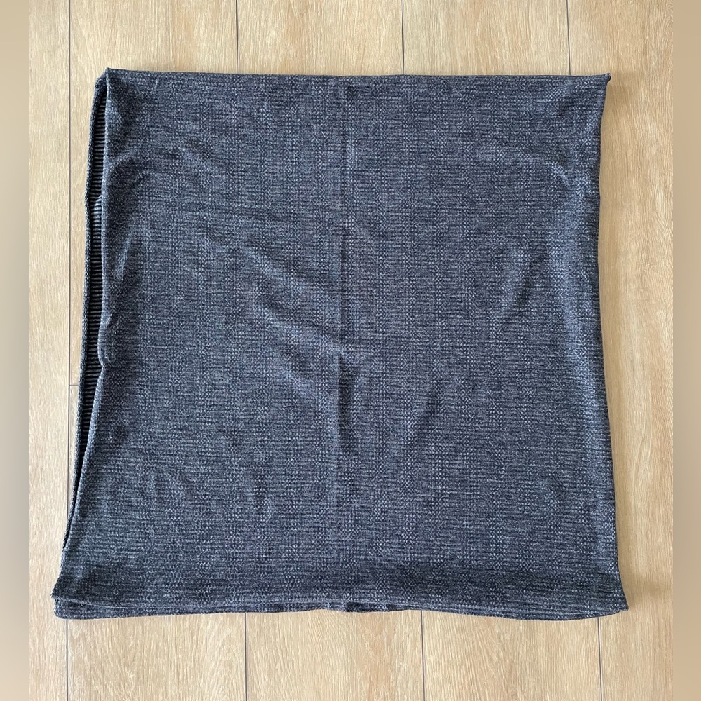 Grey Lululemon Vinyasa Scarf. Reversible. - Picture 4 of 9
